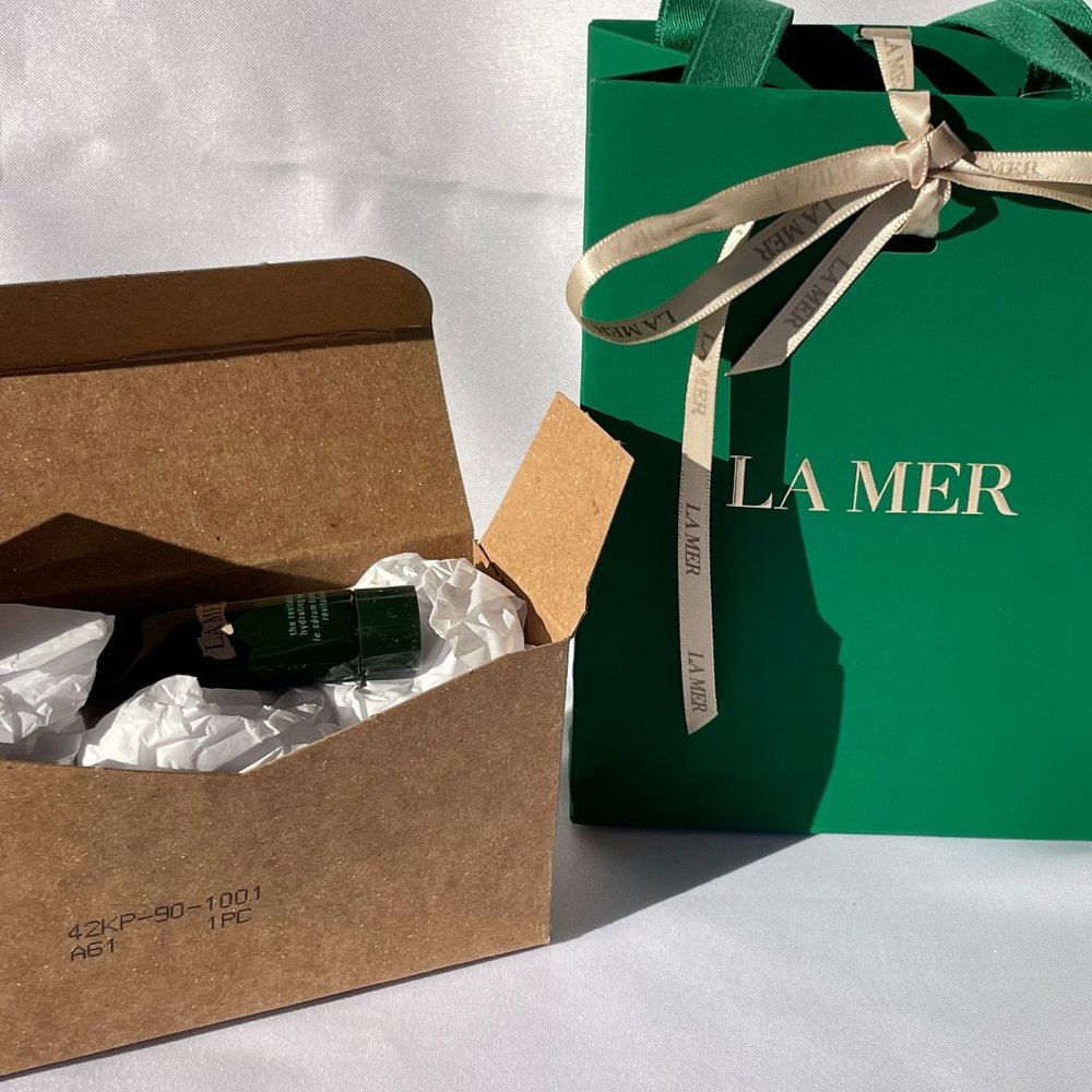 La Mer Beauty Gift Set 4pc, Paper Bag, Lotion, Cream, Eye Balm, Hydrating Serum - Picture 3 of 11